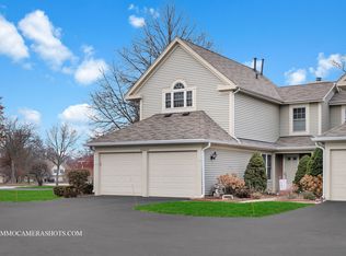 30W002 Redwood Ct, Warrenville, IL 60555
