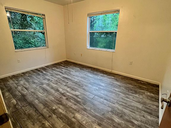 3rd image of 530 NE 2nd St