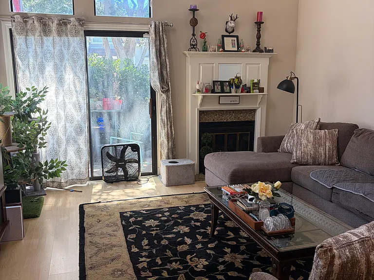 103 Greenmoor — Photo 8