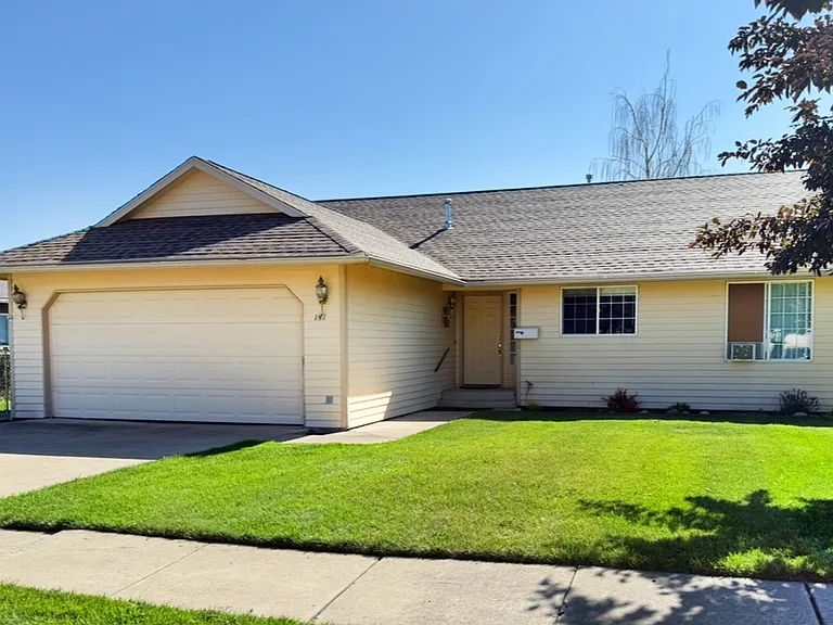141 Greenbriar Dr — Photo 2