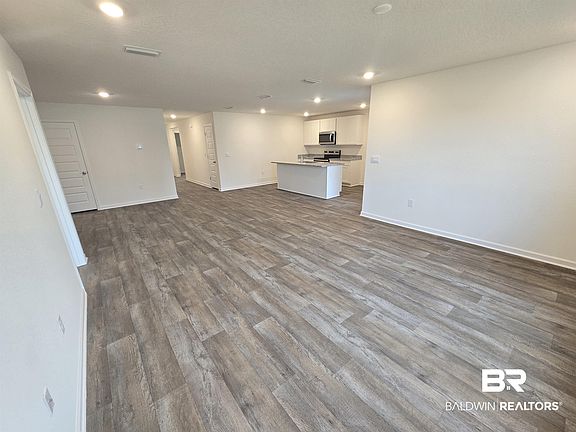 5th image of 17836 Hens Ave