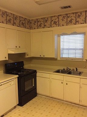 2nd image of 158 W Leavell Woods Dr