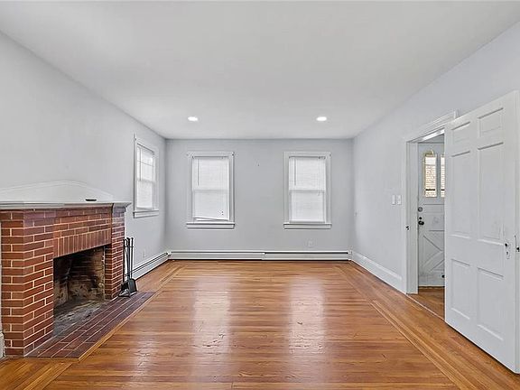 3rd image of 91 Tyndall Ave