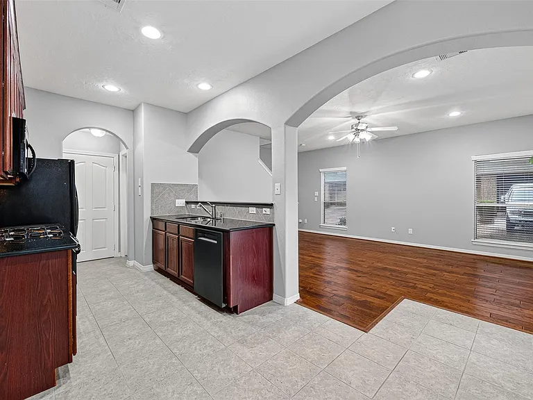 8910 Minola Oaks Dr — Photo 9