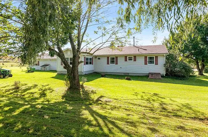 26 Maple St — Photo 34
