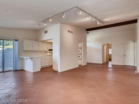3rd image of 5255 Dickens Dr