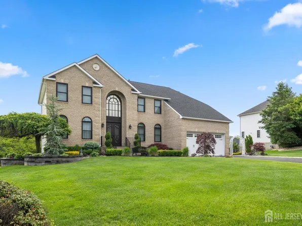 6 Christinalynn Dr, Monroe Township, NJ 08831