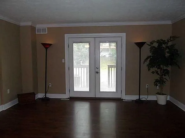 174 Woodhaven Drive — Photo 2