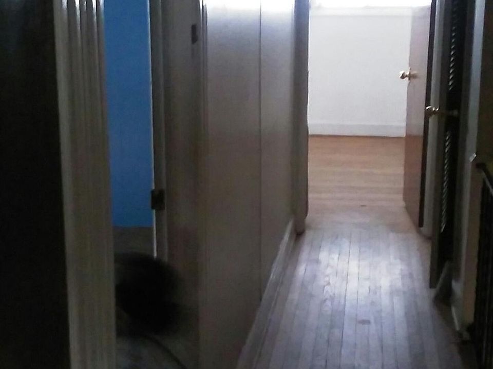 2nd image of 210 Park Ave