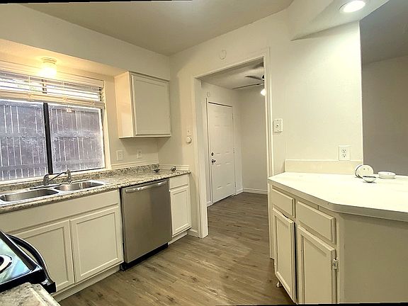 4th image of 6019 Ridgecrest Rd APT 204B