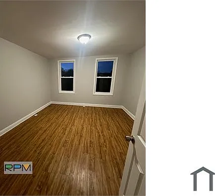 2414 Baker St — Photo 10