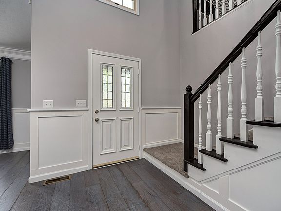 3rd image of 7 S Hampton Ct