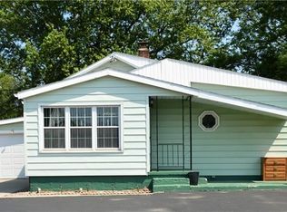 6190 Woodside Pl, Niagara Falls, NY 14304