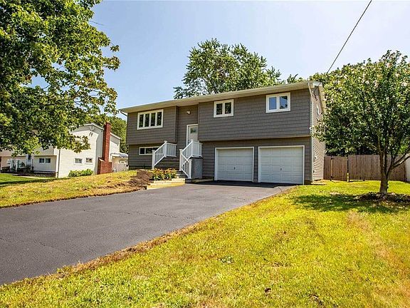 2nd image of 82 Oakridge Dr