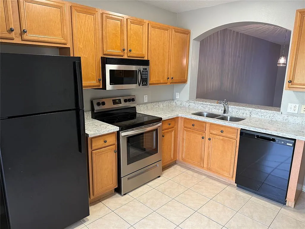 Building Photo - 15776 Fishhawk Falls Dr #15776