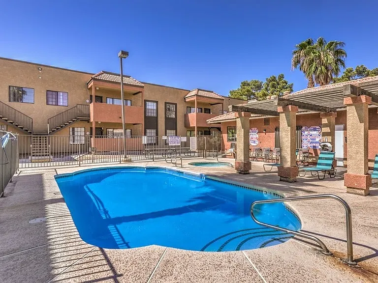 Saratoga Palms — Photo 71