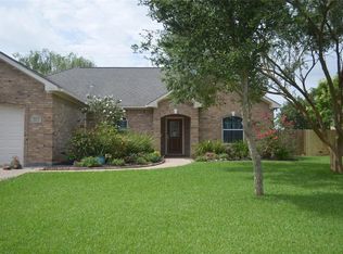 307 Sam Houston Dr, El Campo, TX 77437