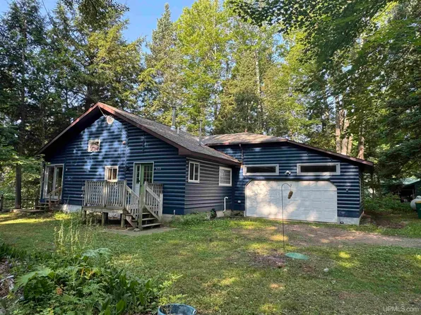428 Green Garden Rd, Marquette, MI 49855