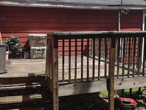 4th image of 136 Hill St