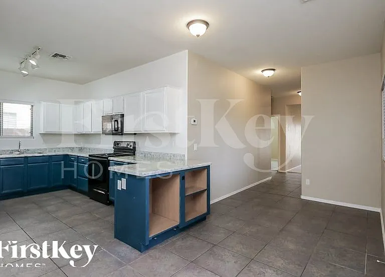 16074 W Banff Ln — Photo 5