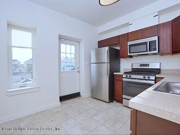 4th image of 1032 Olympia Blvd