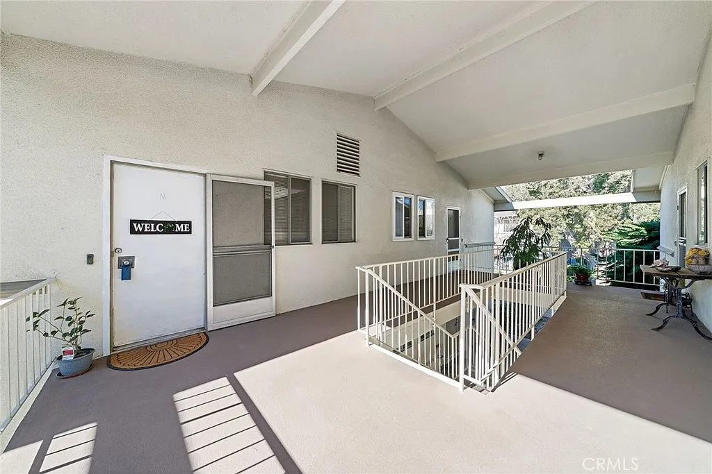 2 bed, 1040 sqft, $2,295 — Photo 1
