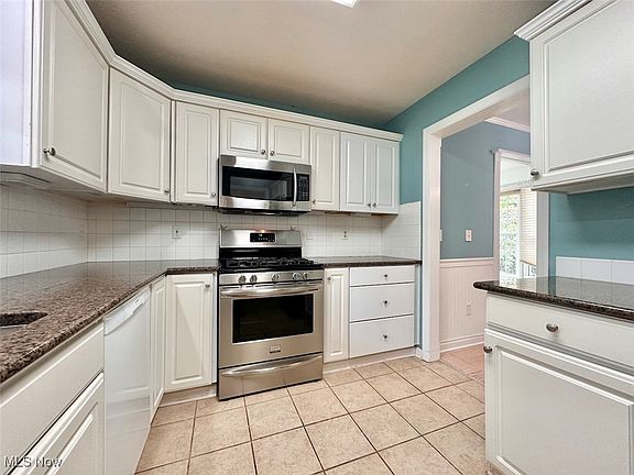 5th image of 933 Mallet Hill Ct