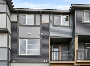 12 W Waterford Gln, Chestermere, AB T1X2T8