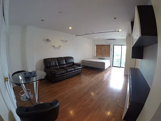 Rented by Hooli Homes New York Inc | media 21