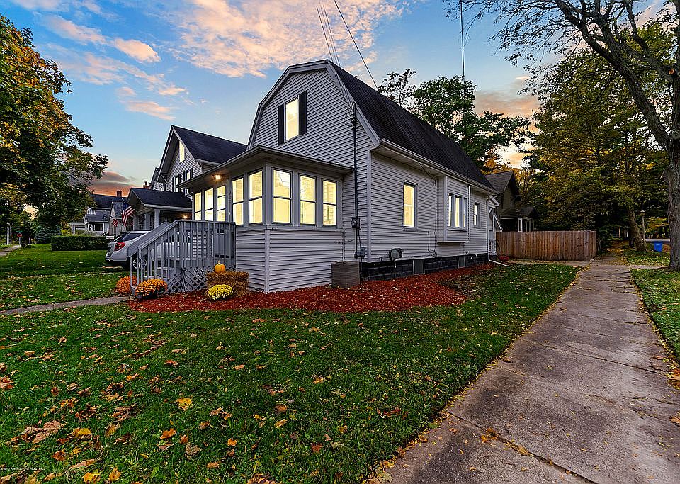 1st image of 300 S Magnolia Ave