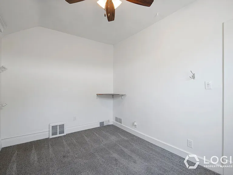 423 S Douglas St #UPSTAIRS — Photo 15