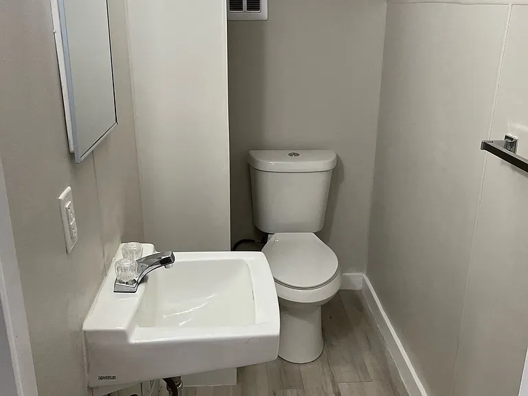 16724 Shaftsbury Ave — Photo 12