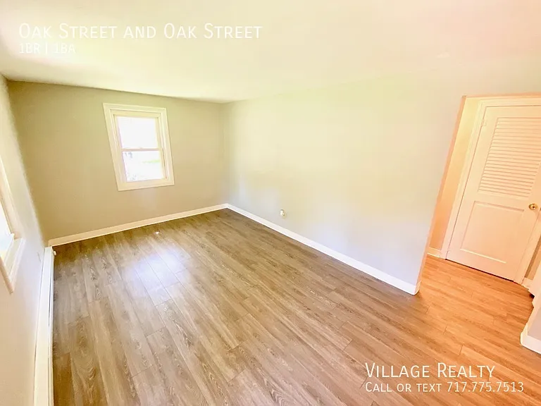Oak St — Photo 27