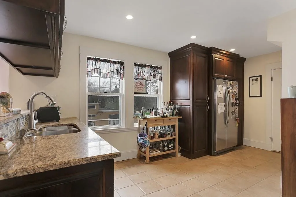 4 bed, 1600 sqft, $3,850 — Photo 4