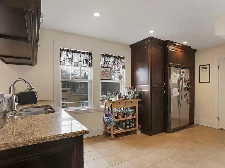 35 Manning St #2 — Photo 4