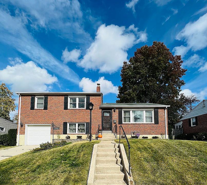 1st image of 208 Meadowvale Rd