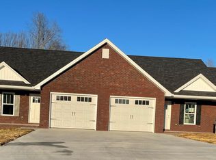 196 Rembrandt Dr, Campbellsville, KY 42718