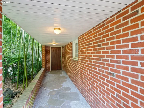 13635 SW Hall Blvd, Tigard, OR 97223