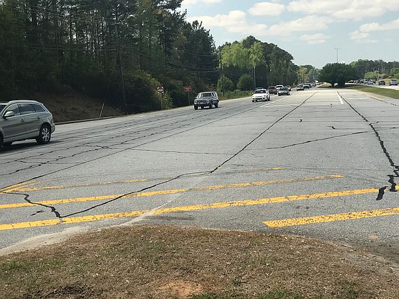 4th image of 250 Bullsboro Dr