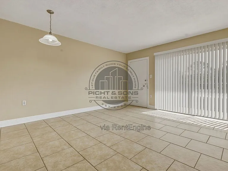 Capitol Village — Photo 3