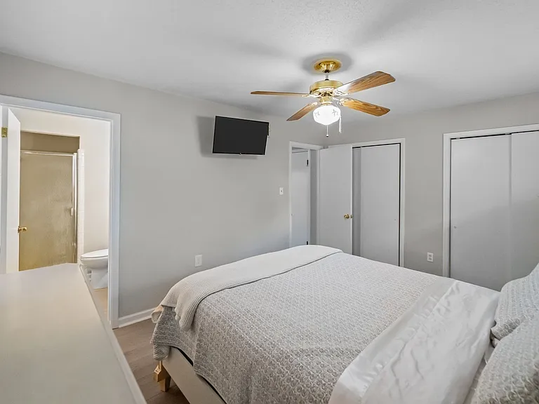 6 Monica Blvd — Photo 23