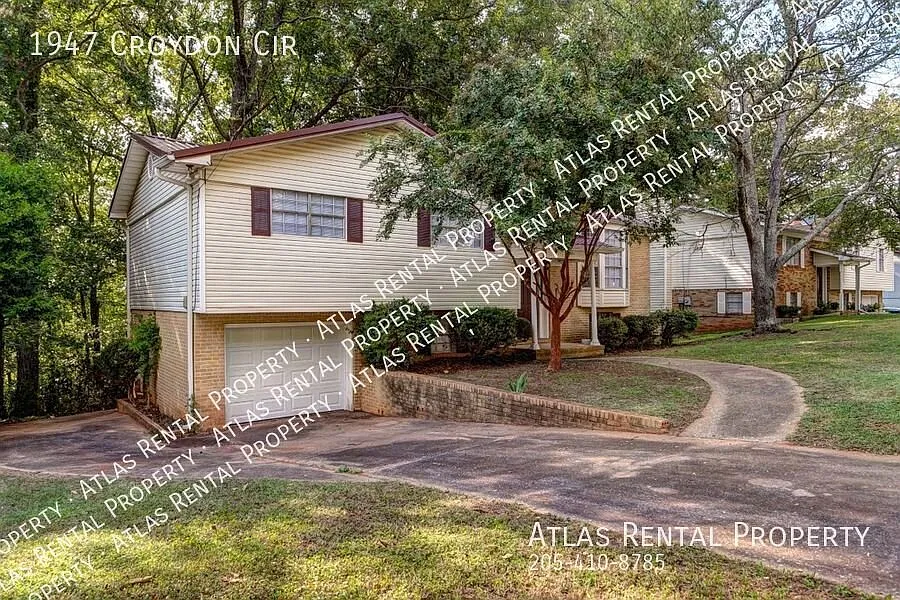 Roomy & Renovated 4BR Home at a Great Price! — Photo 3