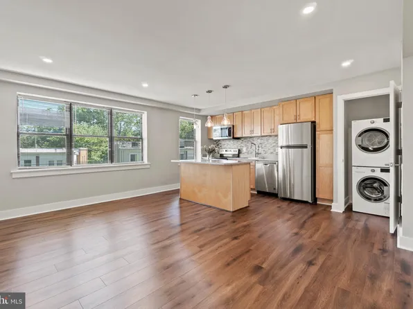 212 Oakwood St SE APT 316, Washington, DC 20032