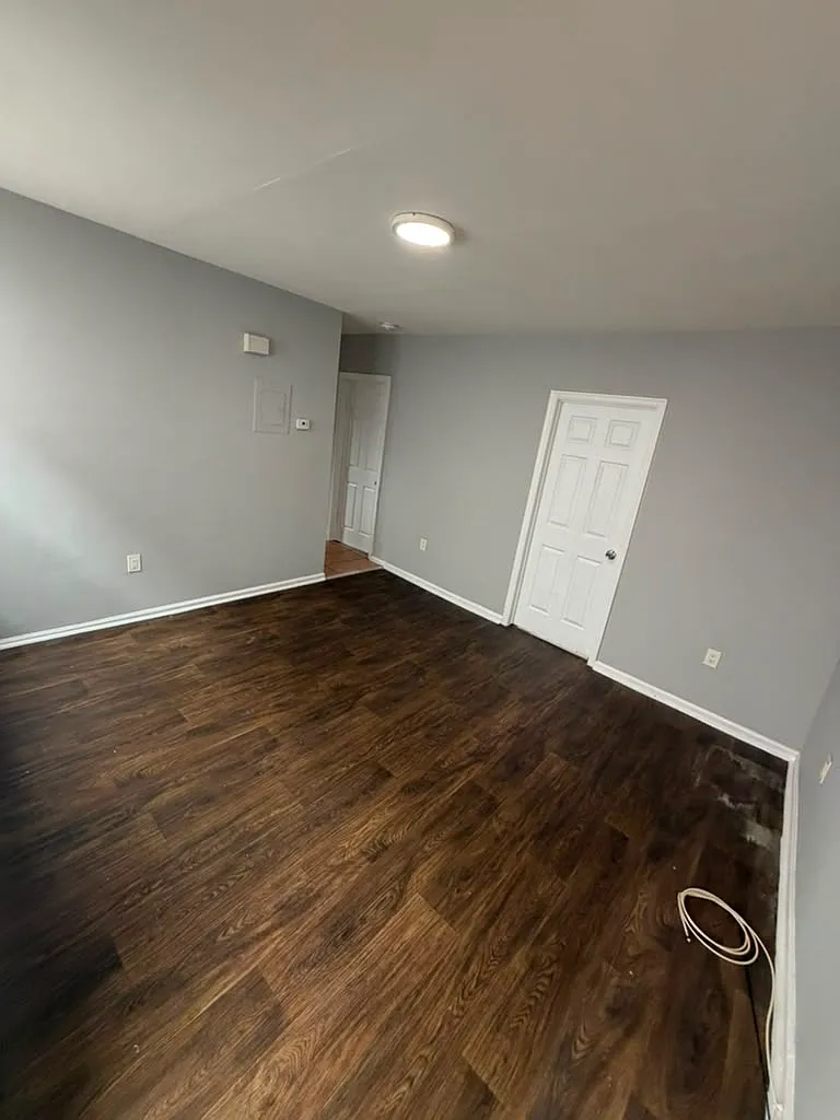 3 bed, 1000 sqft, $2,150 — Photo 3