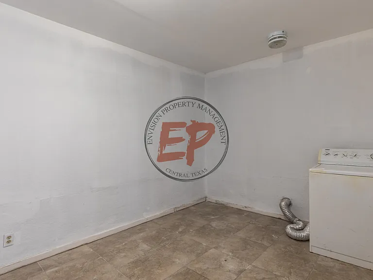 2300 Washington Ave — Photo 9