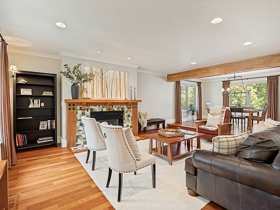 5th image of 2745 Cave Hollow Way