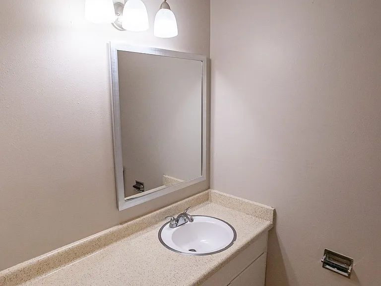 Ventura Gardens Apartments — Photo 27