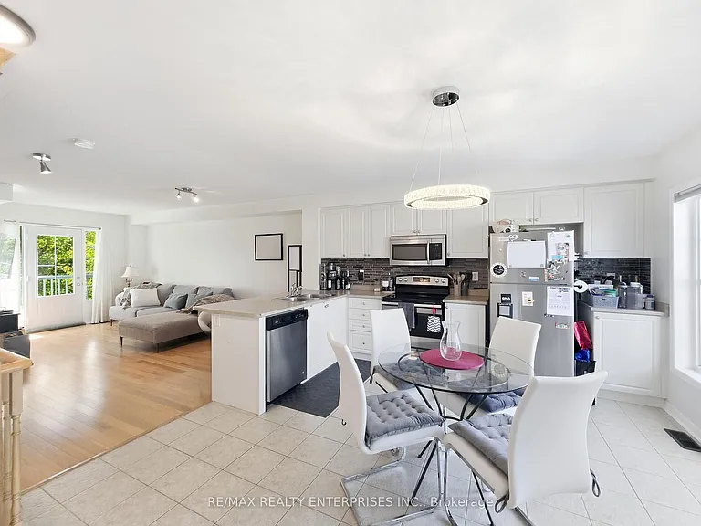 112 Harbourside Dr — Photo 8
