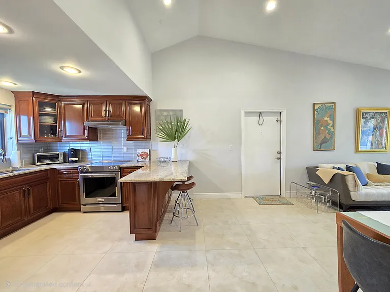 50 SE 12th St #2260 — Photo 5