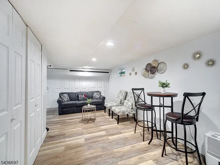 605 Crescent Dr — Photo 17